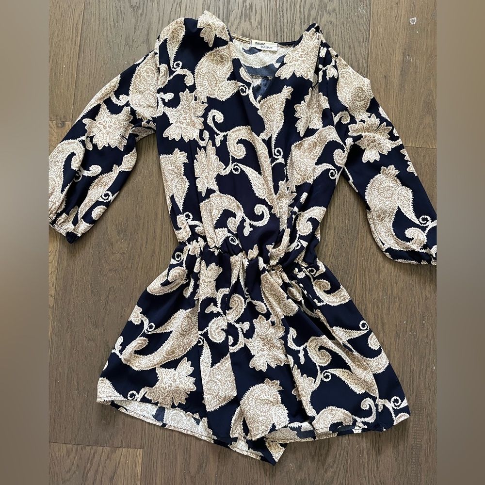 Long sleeve romper. Size M